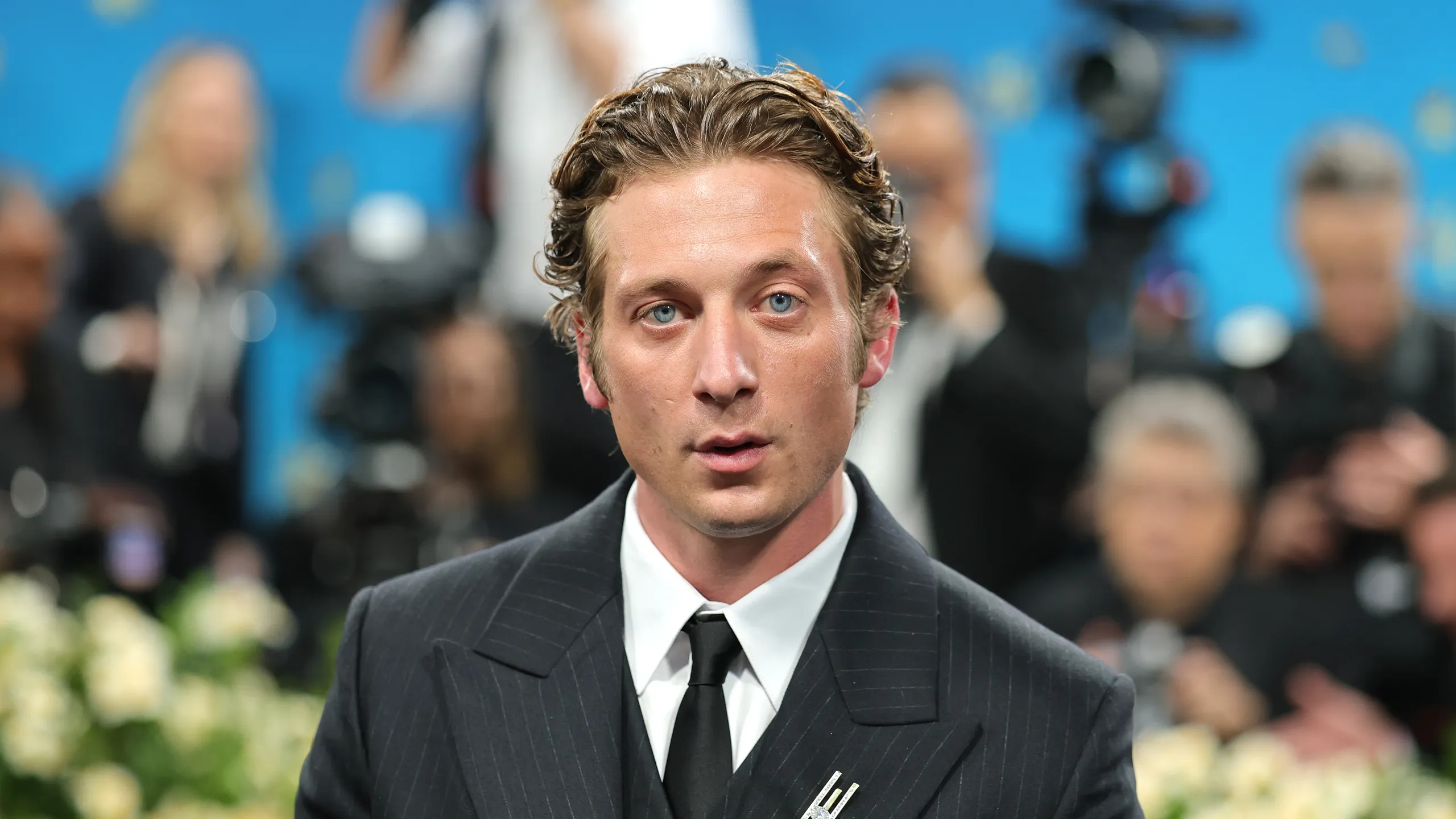 Jeremy Allen White Wins Golden Globe for ‘The Bear’ Despite Being Absent
